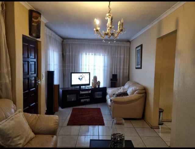 3 BEDROOM HOUSE FOR SALE IN SPRUITVIEW